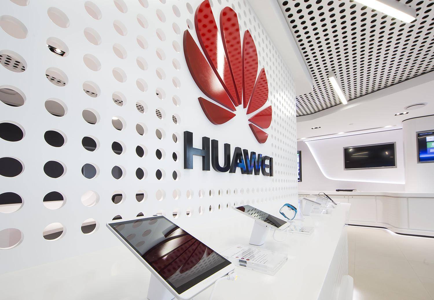 小米6屏幕不如华为手机
:iPhone市场份额逐年降低，小米接棒华为后，究竟能否虎口夺食？