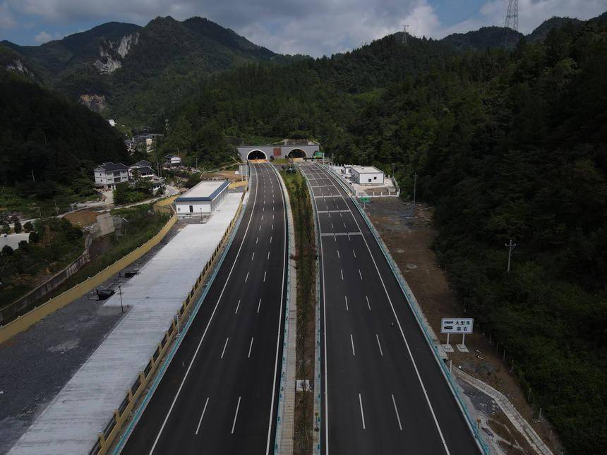 重遵扩容高速9月29日零时通车 重庆至遵义通车时间缩短至2小时-第7张图片-太平洋在线下载